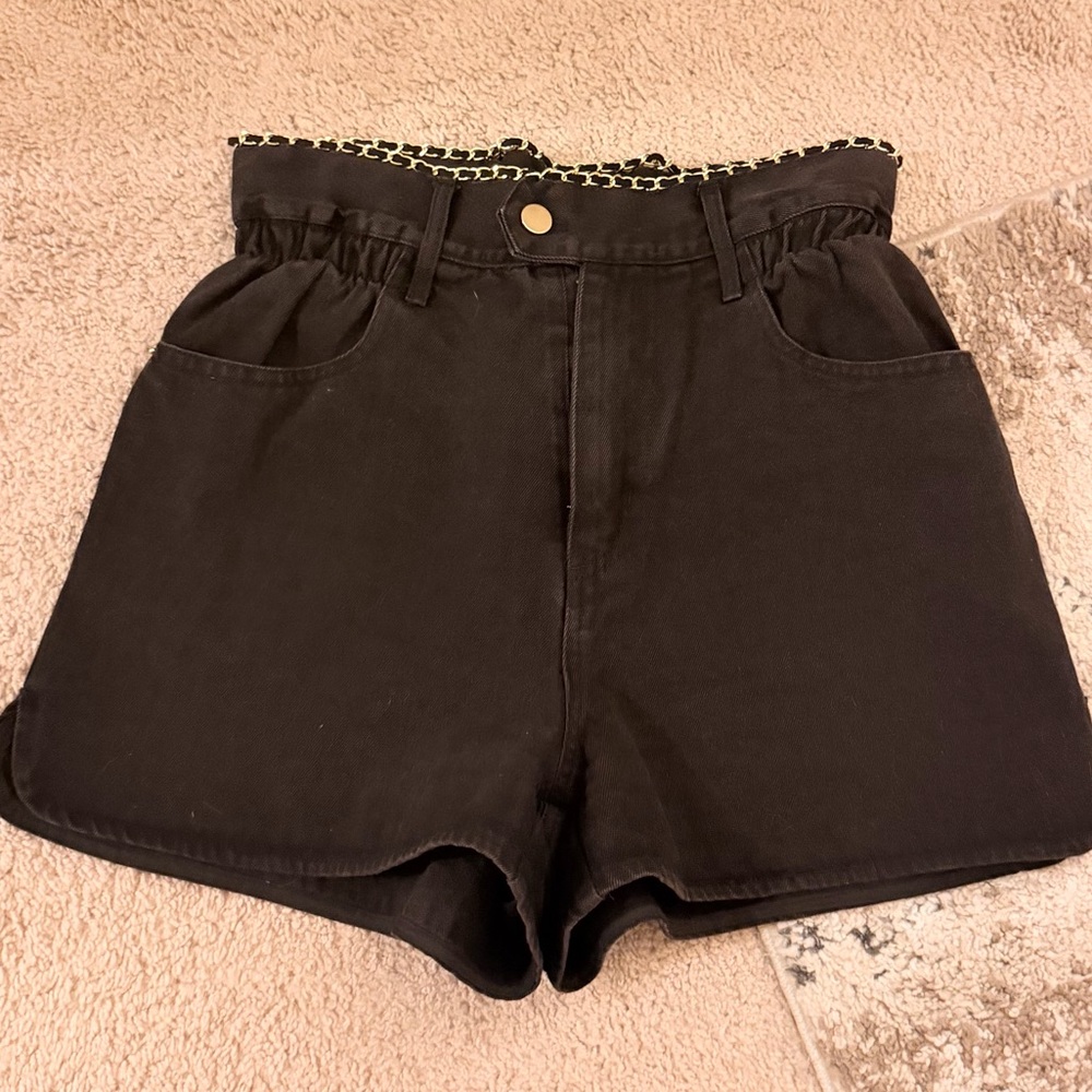 Kittenish High Waist Black Women's Shorts w/ Elastic Gold Chain Waistband